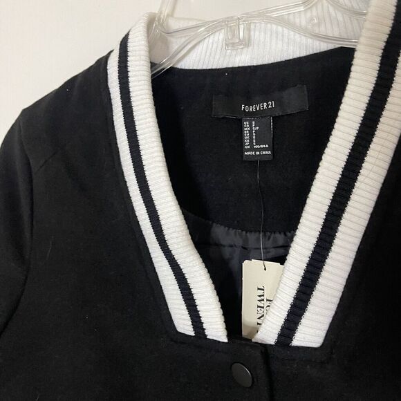 NEW! Forever 21 black fleece varsity snap button oversized jacket size US small - Picture 2 of 5